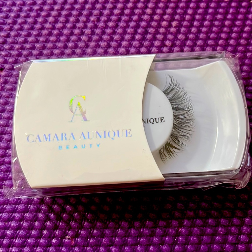 Camara Aunique Beauty - Mary Lash